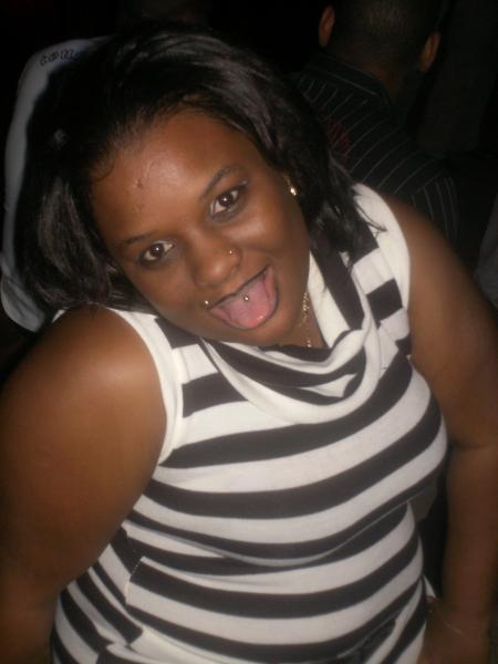 EN BOITE DE NUIT JE PREN LA POZZZZZZZZ