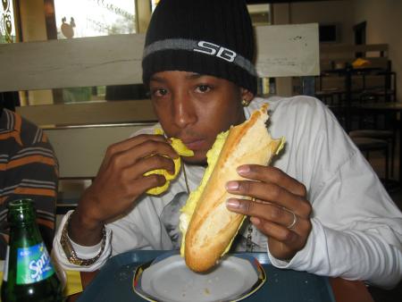 le ga fait que manger