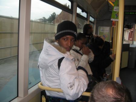 dans le bus direction la gare