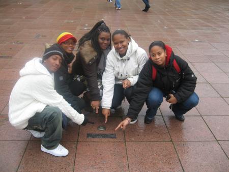 enlai place la le crew